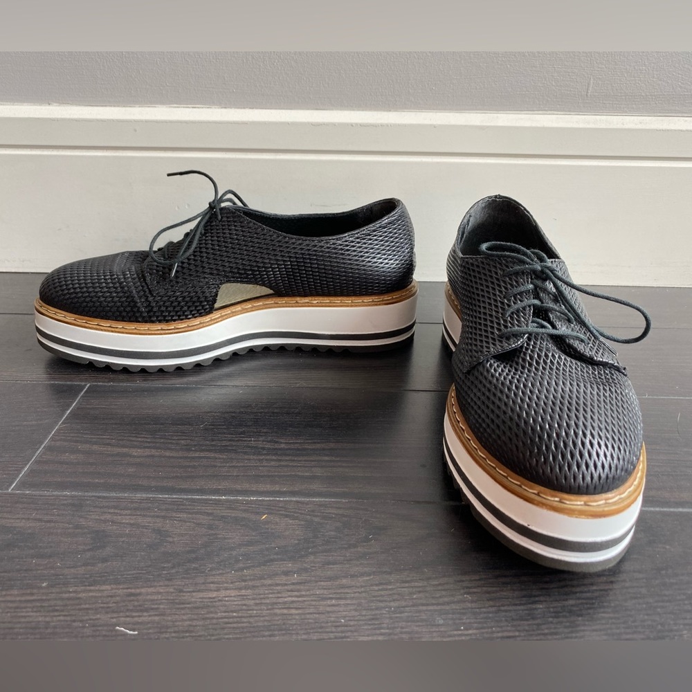 Textured Derby Cut Out Shoe
